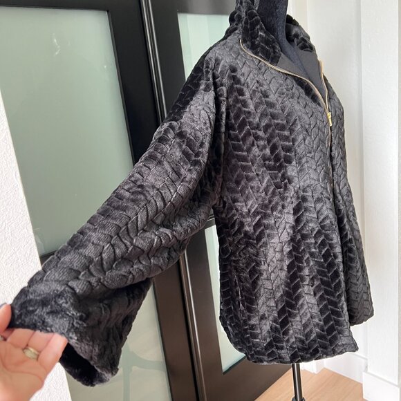 Susan Betro XXL Zip up jacket in black textured velour - Picture 4 of 8